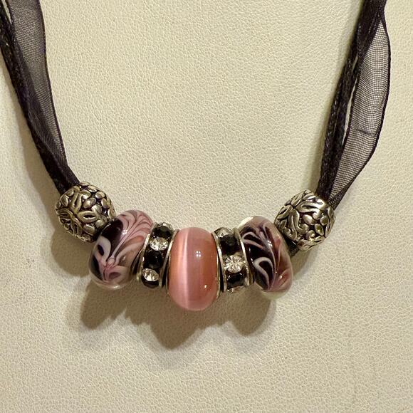 None and/or Unknown Jewelry - Pink & Black Glass & Metal Beaded Charm Ribbon Necklace